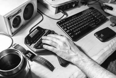 天秀！登贝莱禁区内闪转腾挪摆脱防守精彩挑射破门，单场梅开二度