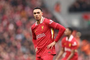 发现半岛体育-镜报：利物浦去年10月就开始和阿诺德谈续约，但他还是想去皇马